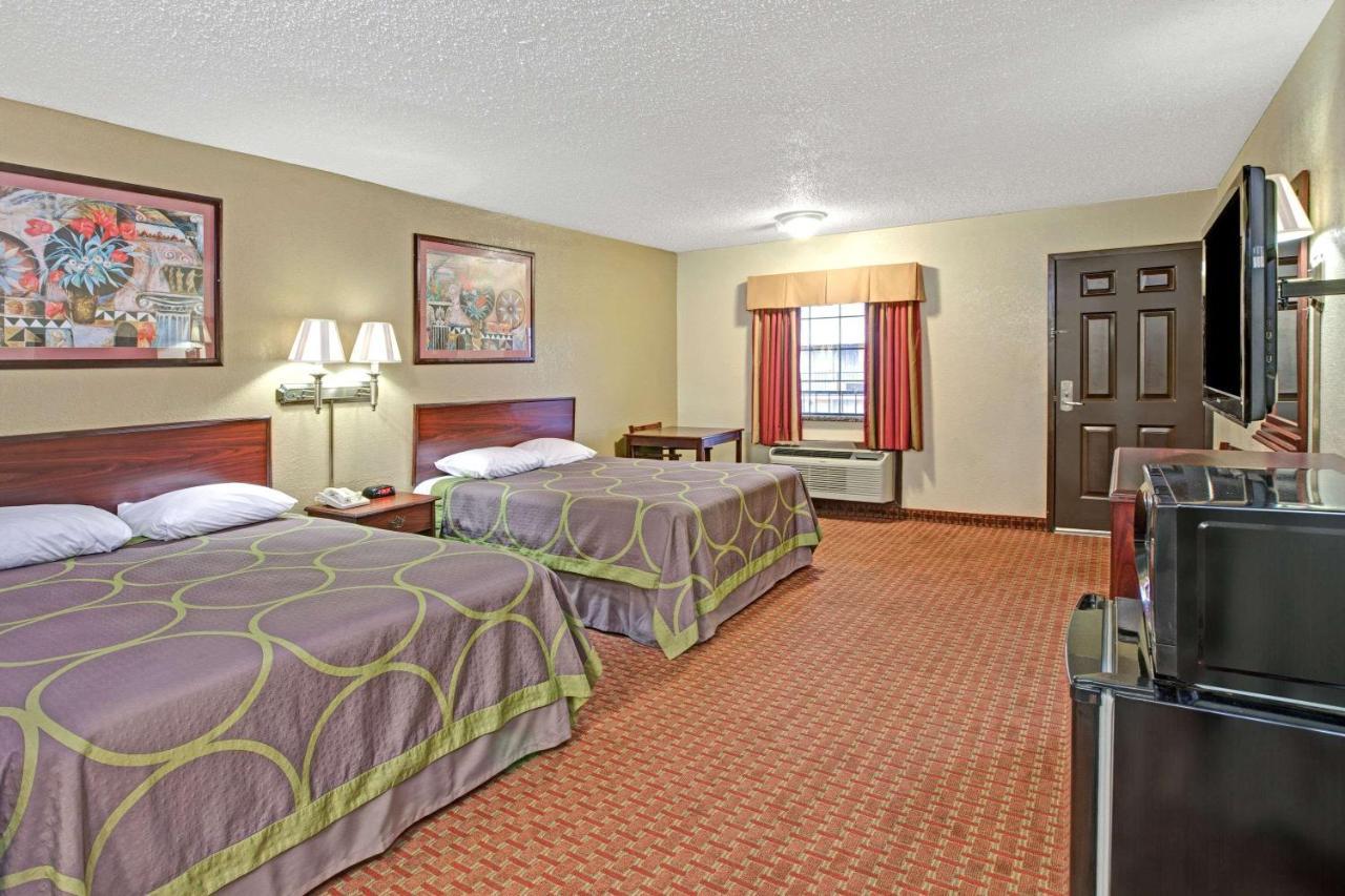 Super 8 By Wyndham Shawnee Hotel Exterior foto