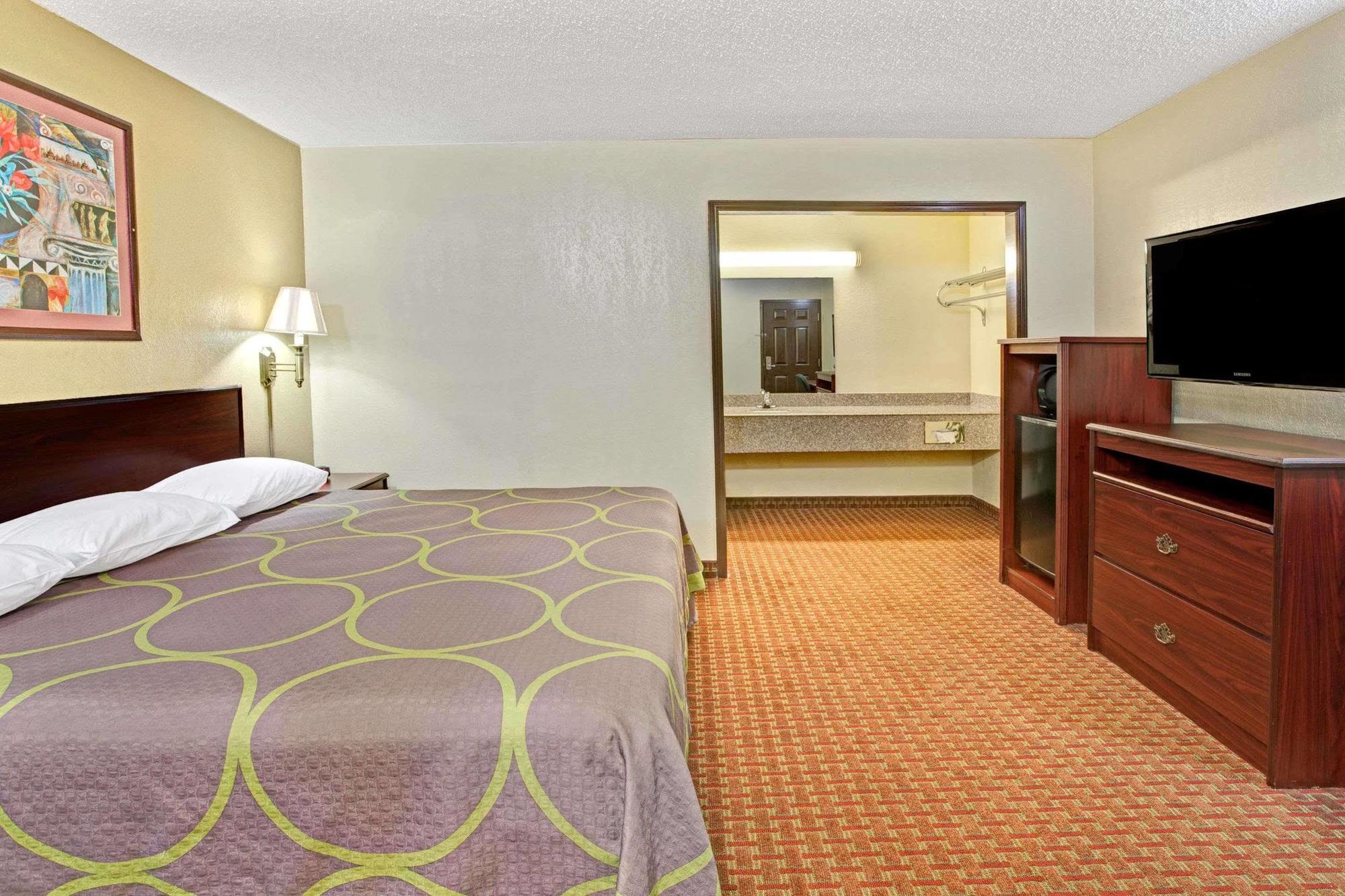 Super 8 By Wyndham Shawnee Hotel Exterior foto