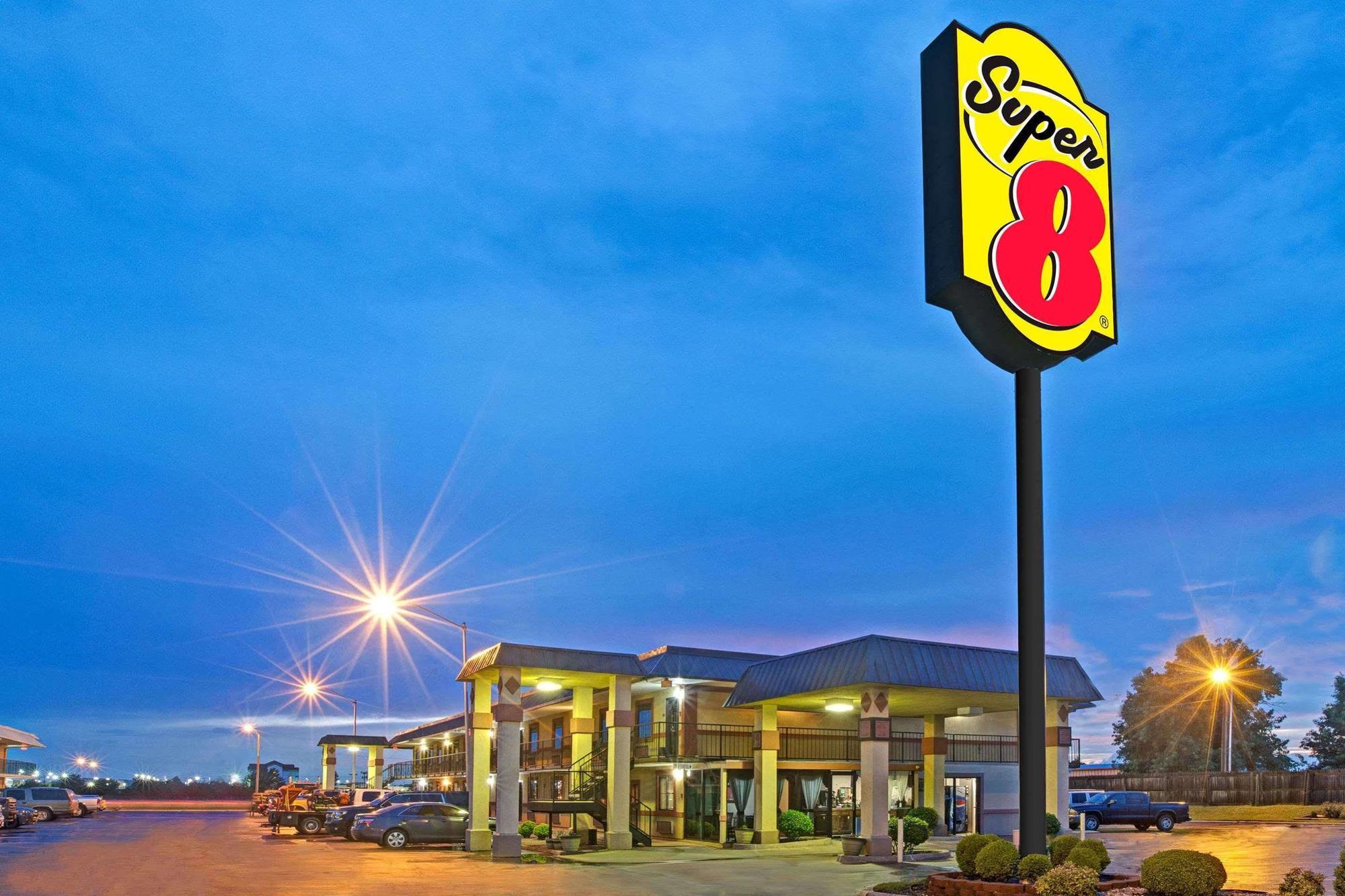 Super 8 By Wyndham Shawnee Hotel Exterior foto