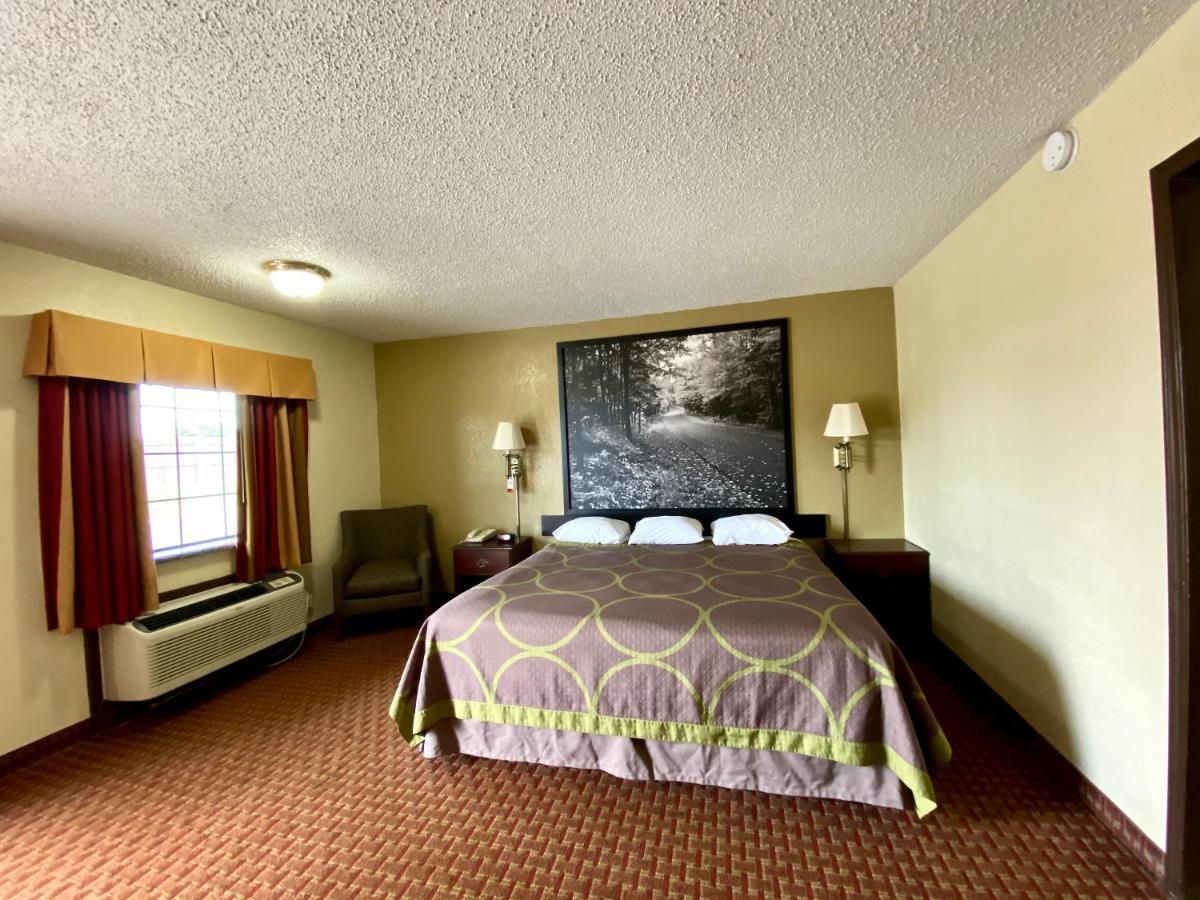 Super 8 By Wyndham Shawnee Hotel Exterior foto